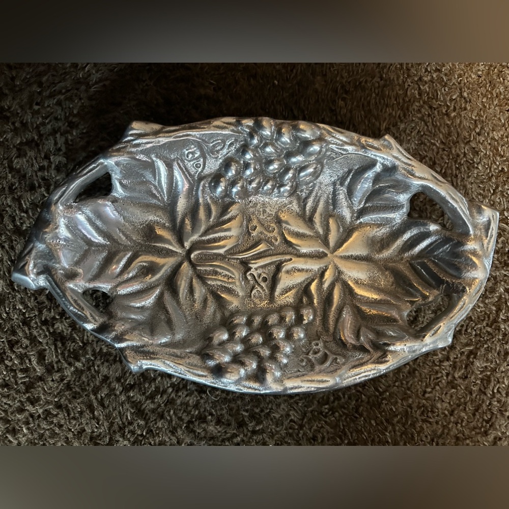 RH Macy & Co Silver lustrous serving tray/bowl